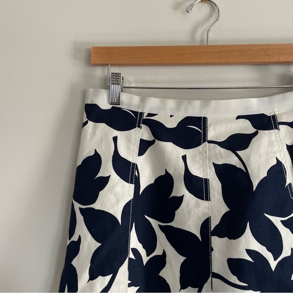 Cotton Banana Republic Navy and Cream Floral A-Line Midi Skirt - Picture 2 of 6
